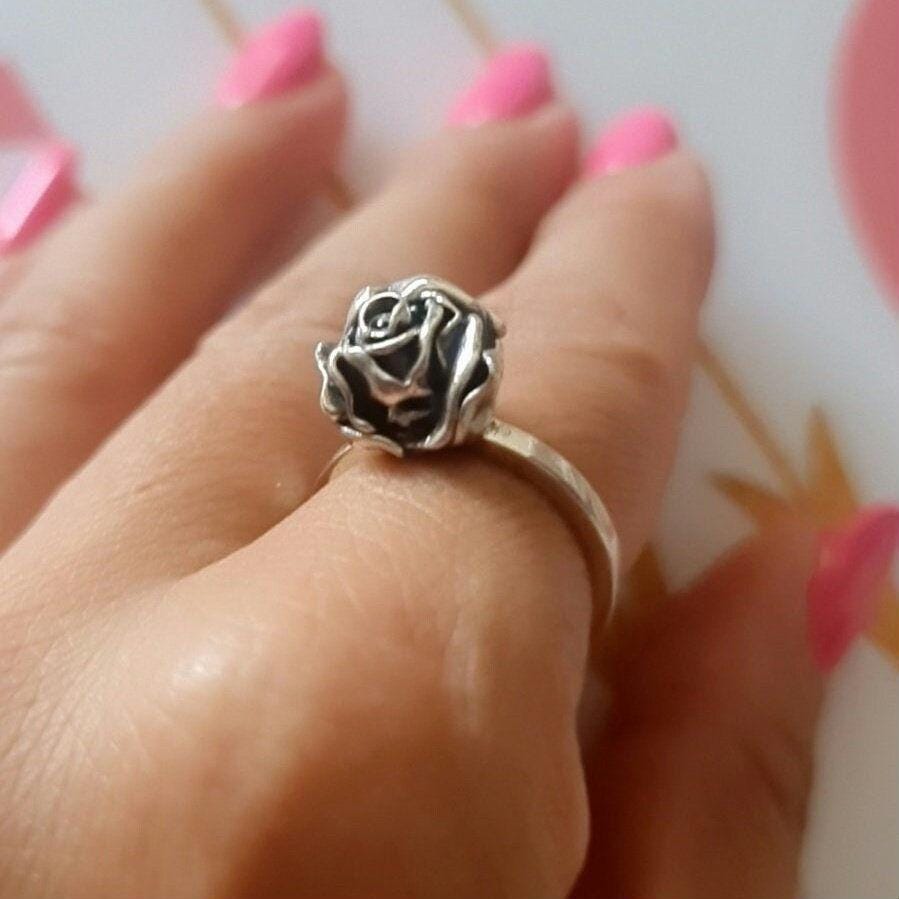 Rose Skull Ring - Unleash Your Rock n Roll Passion -  - Romantic Gift - Gothic promise ring