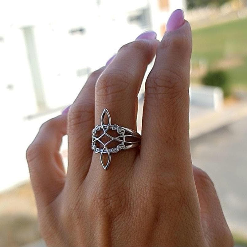 Sterling Silver Witch's Knot Ring: Celtic Symbol of Protection