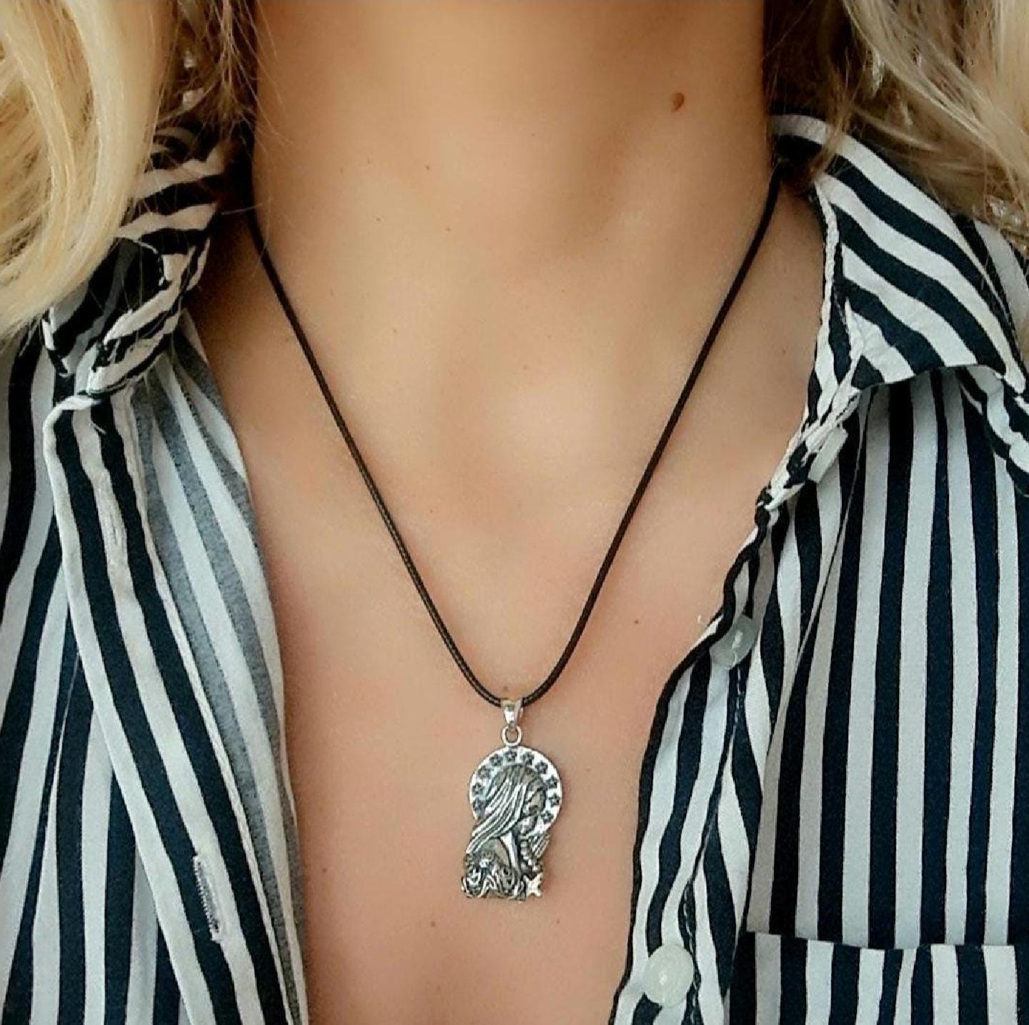 925 Silver Santa Muerte praying Pendant  with Roses & A cross Rosary - Holy Death