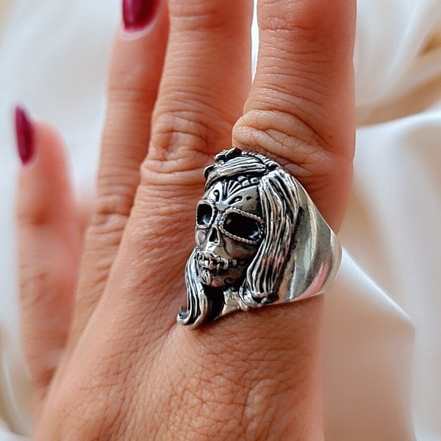 Day of the Dead Girl Skull Ring - Vintage  Sterling Silver - Celebrate Life & Death - Statement Ring    "amuleto de plata"