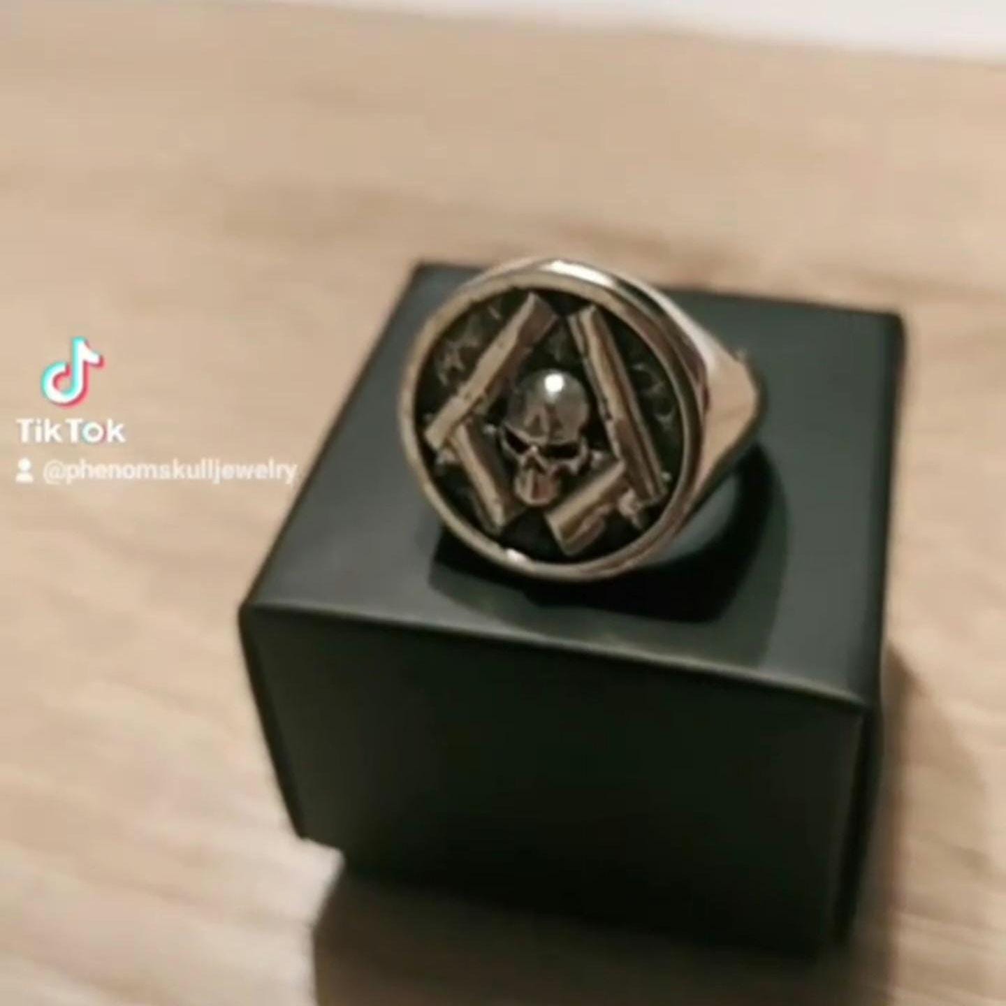 Skull & Guns silver Ring – Bold Biker Jewelry for Men – Rebel Outlaw Motorcycle Gift, Unique Design