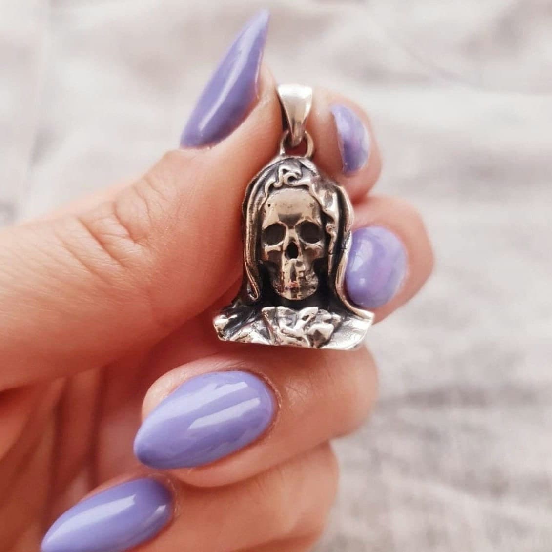 La Santa Muerte  Silver Skull Pendant - Warrior  Protector of Souls  joyería gótica