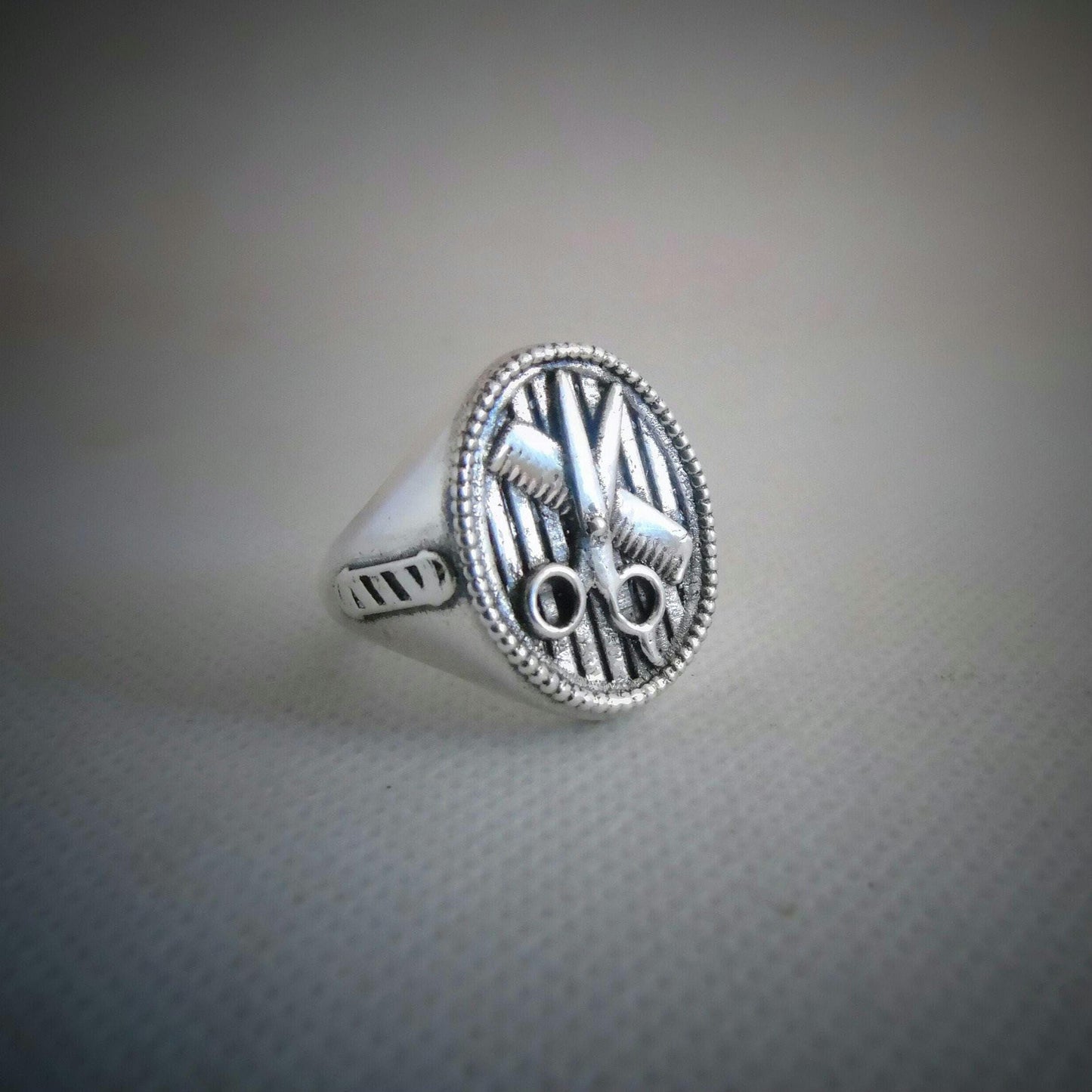 Scissors & Comb ring - Stylish Accessory - 925 Sterling Silver - solid and sturdy