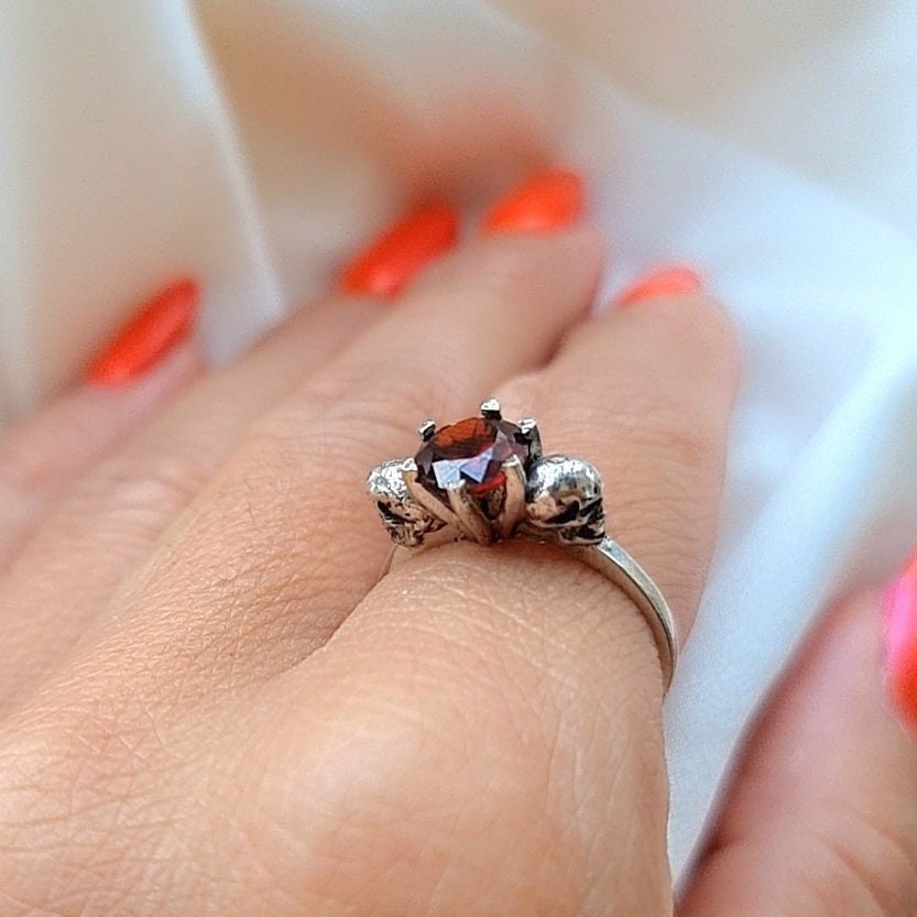 Sterling Silver Skull Solitaire Ring: Gothic Zircon Stone