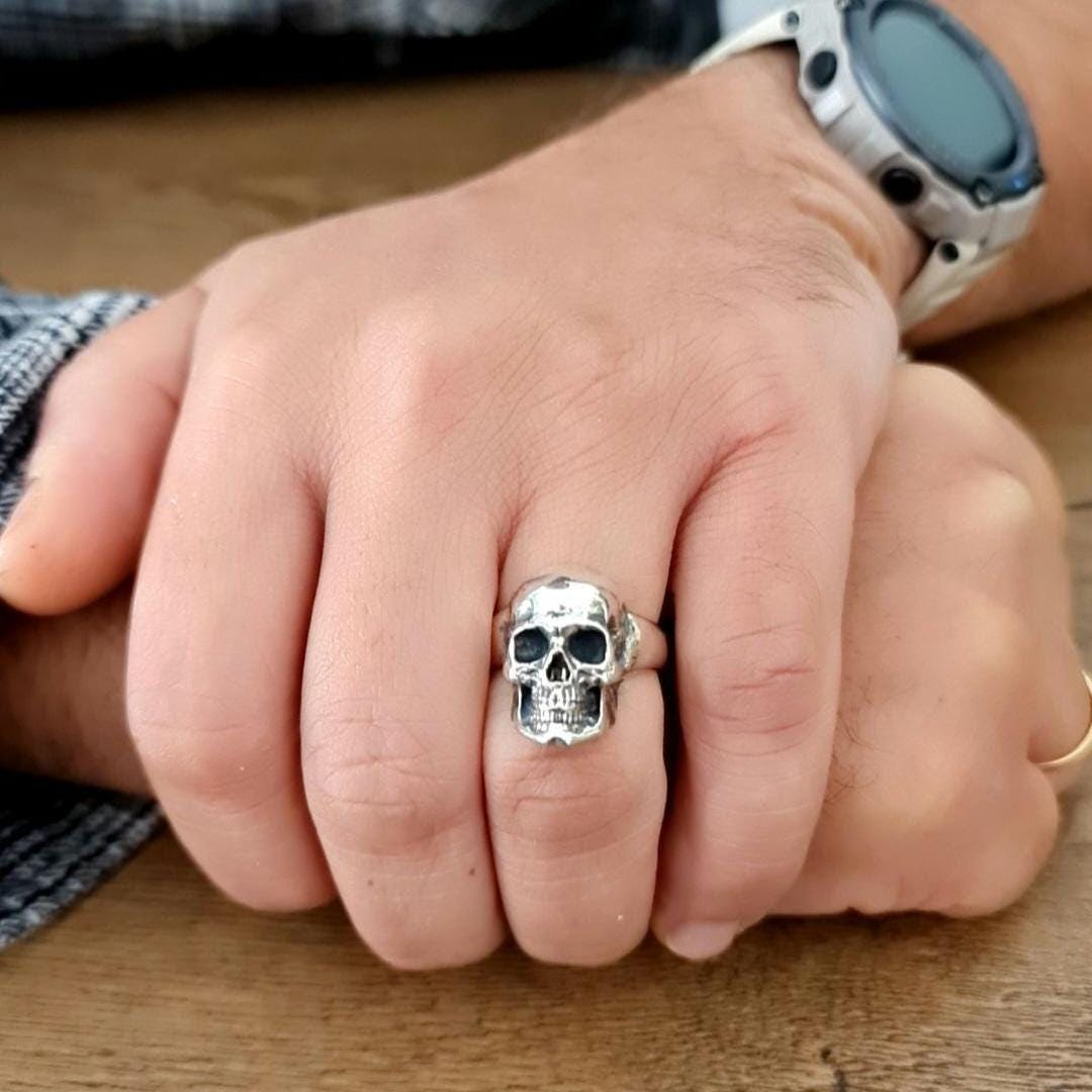 Biker classic skull Ring-Edgy design-925 silver-Perfect accessory for bikers. Solid & sturdy Rock n roll