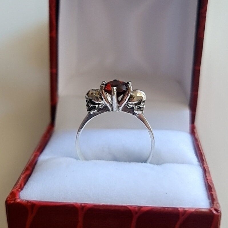 Sterling Silver Skull Solitaire Ring: Gothic Zircon Stone