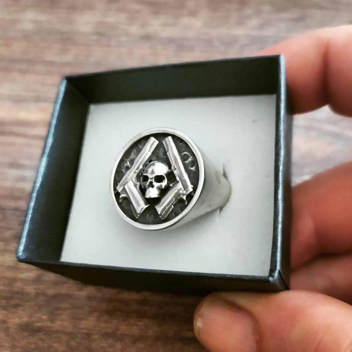 Skull & Guns silver Ring – Bold Biker Jewelry for Men – Rebel Outlaw Motorcycle Gift, Unique Design