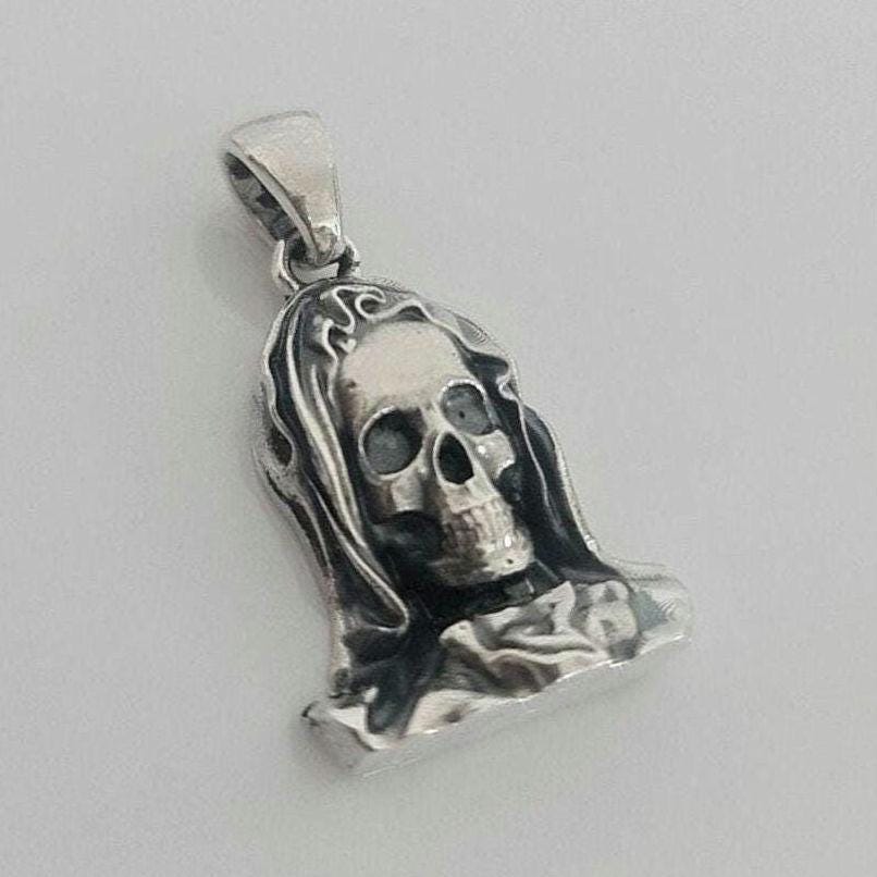 La Santa Muerte  Silver Skull Pendant - Warrior  Protector of Souls  joyería gótica