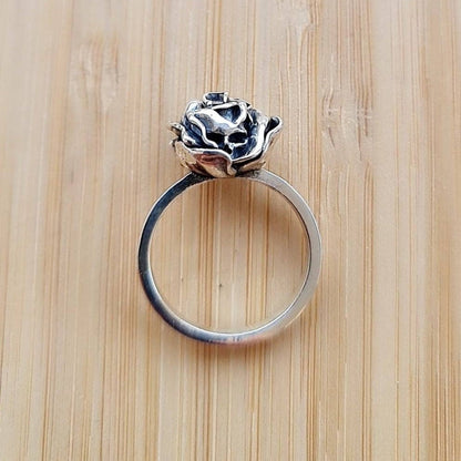 Rose Skull Ring - Unleash Your Rock n Roll Passion -  - Romantic Gift - Gothic promise ring