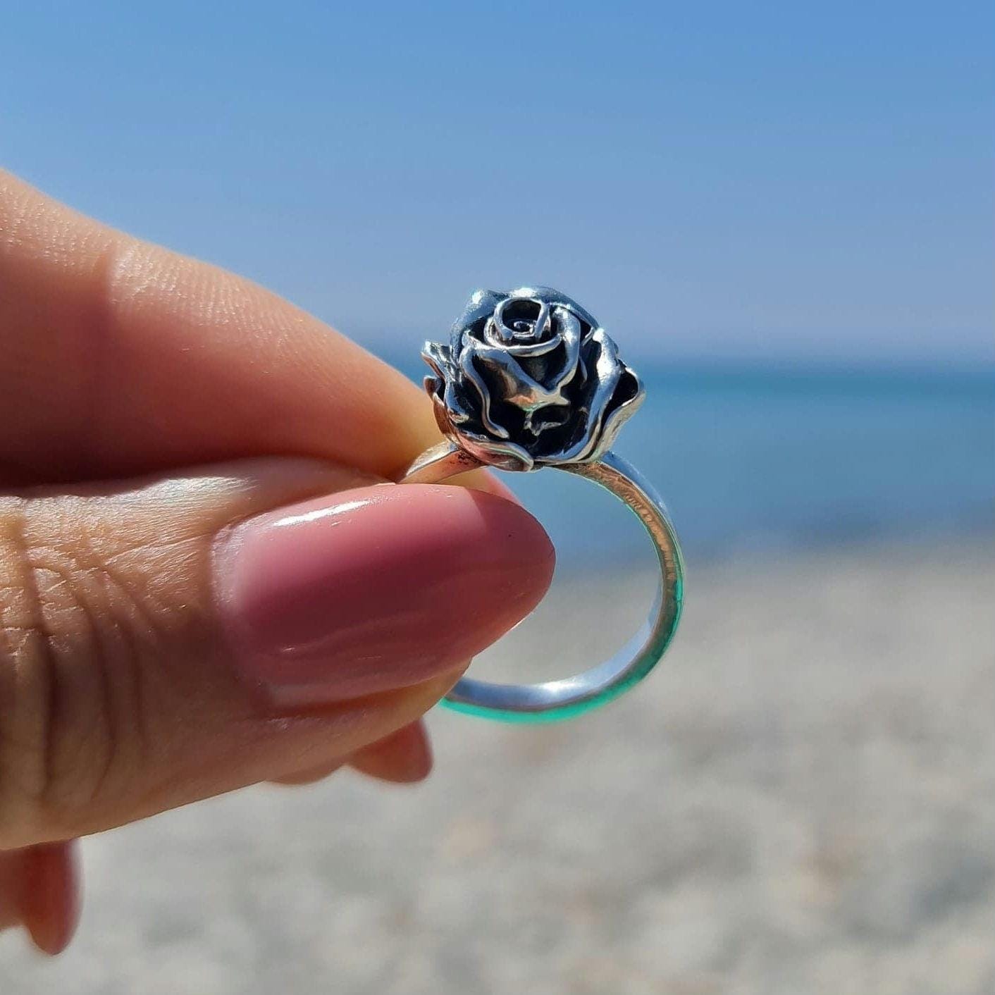 Rose Skull Ring - Unleash Your Rock n Roll Passion -  - Romantic Gift - Gothic promise ring