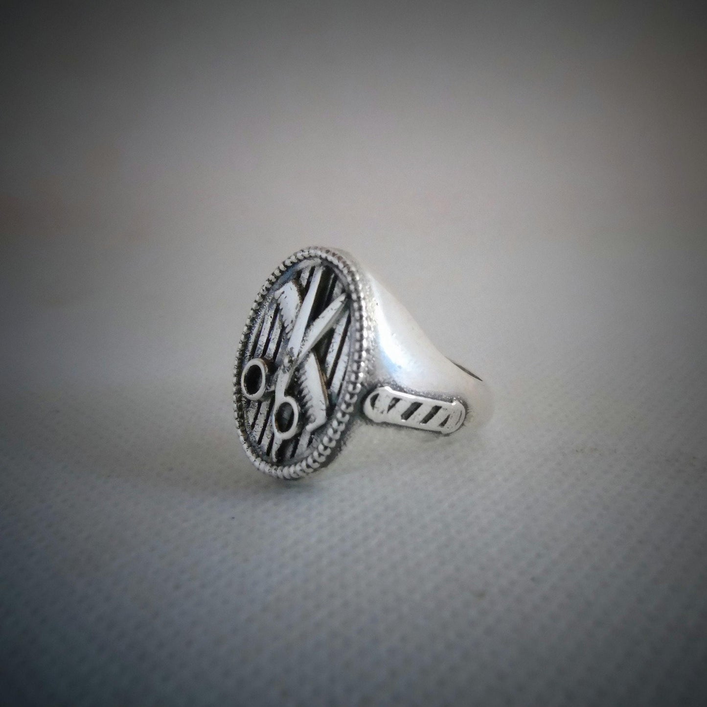 Scissors & Comb ring - Stylish Accessory - 925 Sterling Silver - solid and sturdy