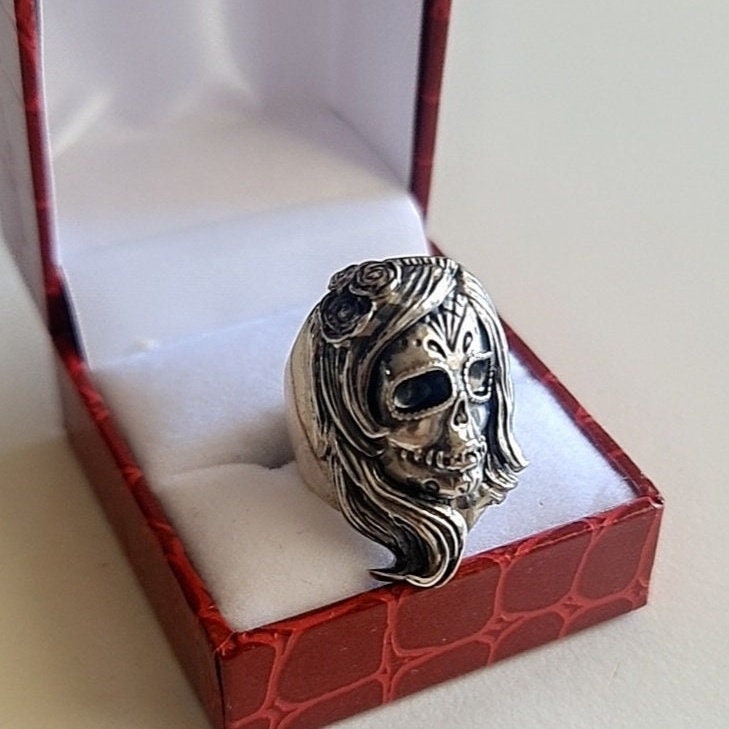 Day of the Dead Girl Skull Ring - Vintage  Sterling Silver - Celebrate Life & Death - Statement Ring    "amuleto de plata"