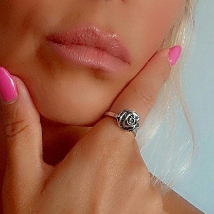 Rose Skull Ring - Unleash Your Rock n Roll Passion -  - Romantic Gift - Gothic promise ring