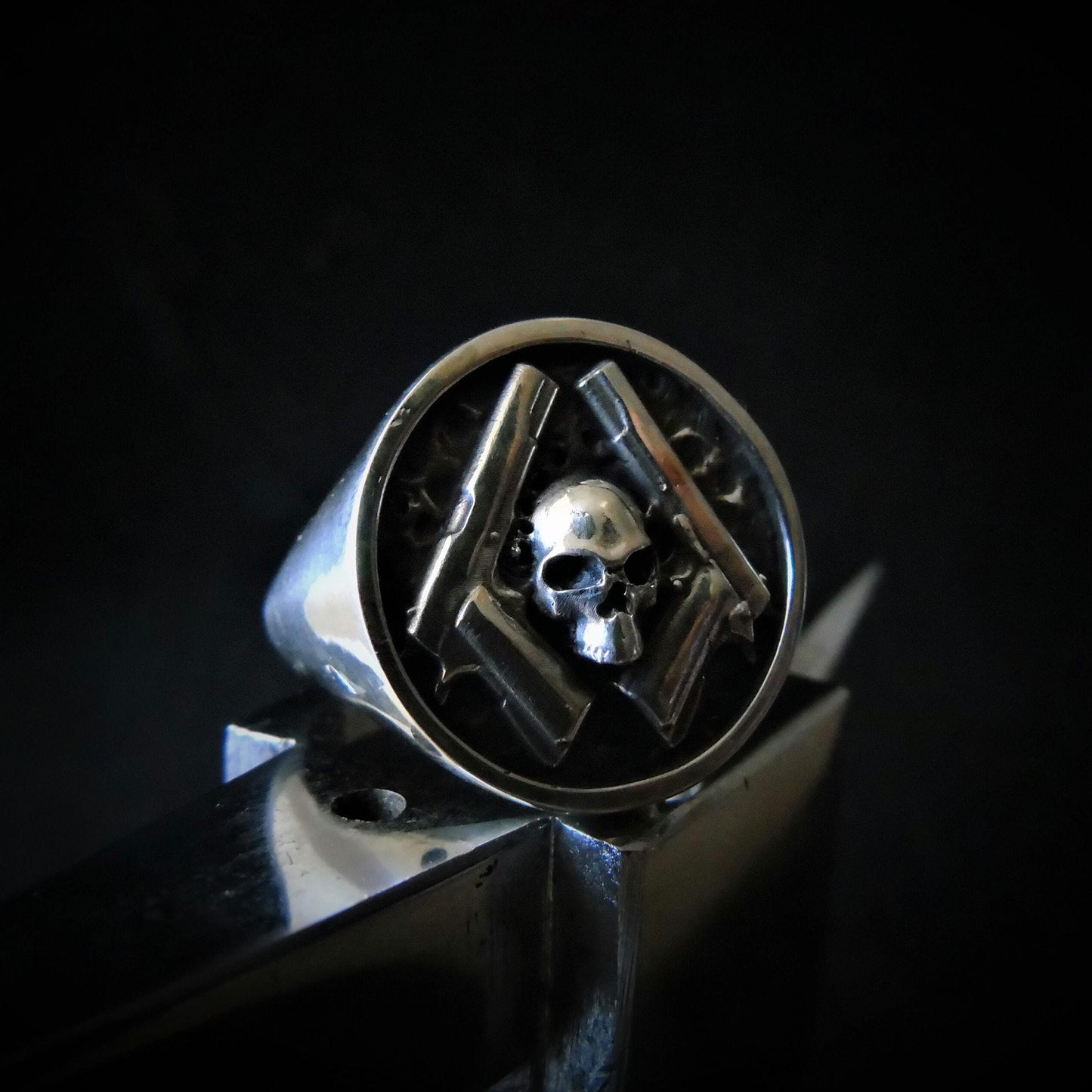 Skull & Guns silver Ring – Bold Biker Jewelry for Men – Rebel Outlaw Motorcycle Gift, Unique Design