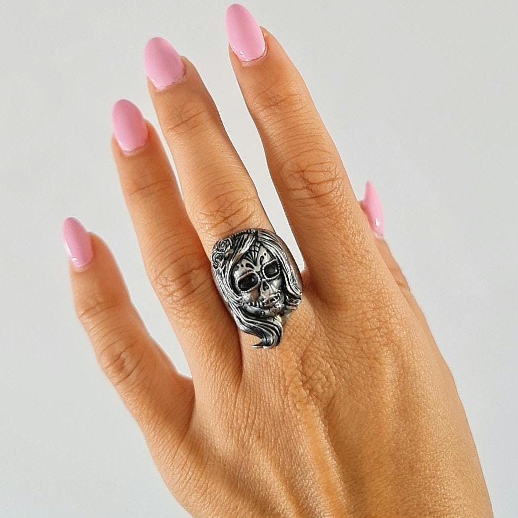 Day of the Dead Girl Skull Ring - Vintage  Sterling Silver - Celebrate Life & Death - Statement Ring    "amuleto de plata"