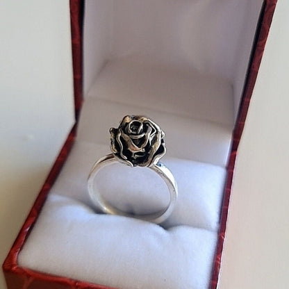 Rose Skull Ring - Unleash Your Rock n Roll Passion -  - Romantic Gift - Gothic promise ring