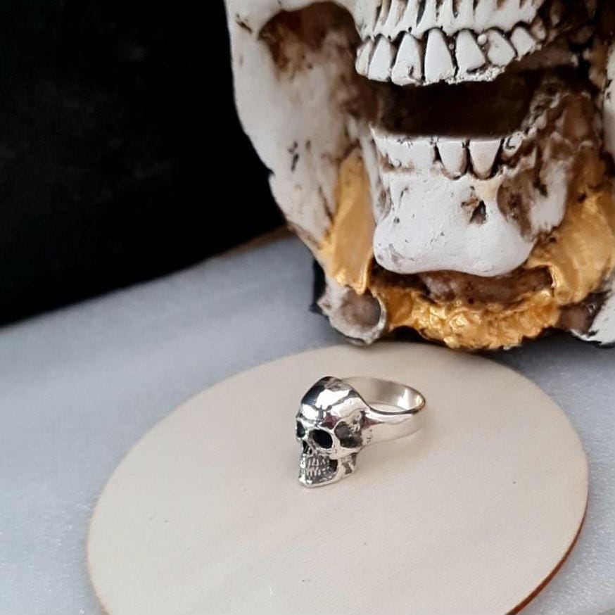 Biker classic skull Ring-Edgy design-925 silver-Perfect accessory for bikers. Solid & sturdy Rock n roll
