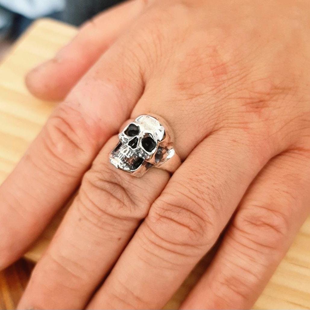 Biker classic skull Ring-Edgy design-925 silver-Perfect accessory for bikers. Solid & sturdy Rock n roll