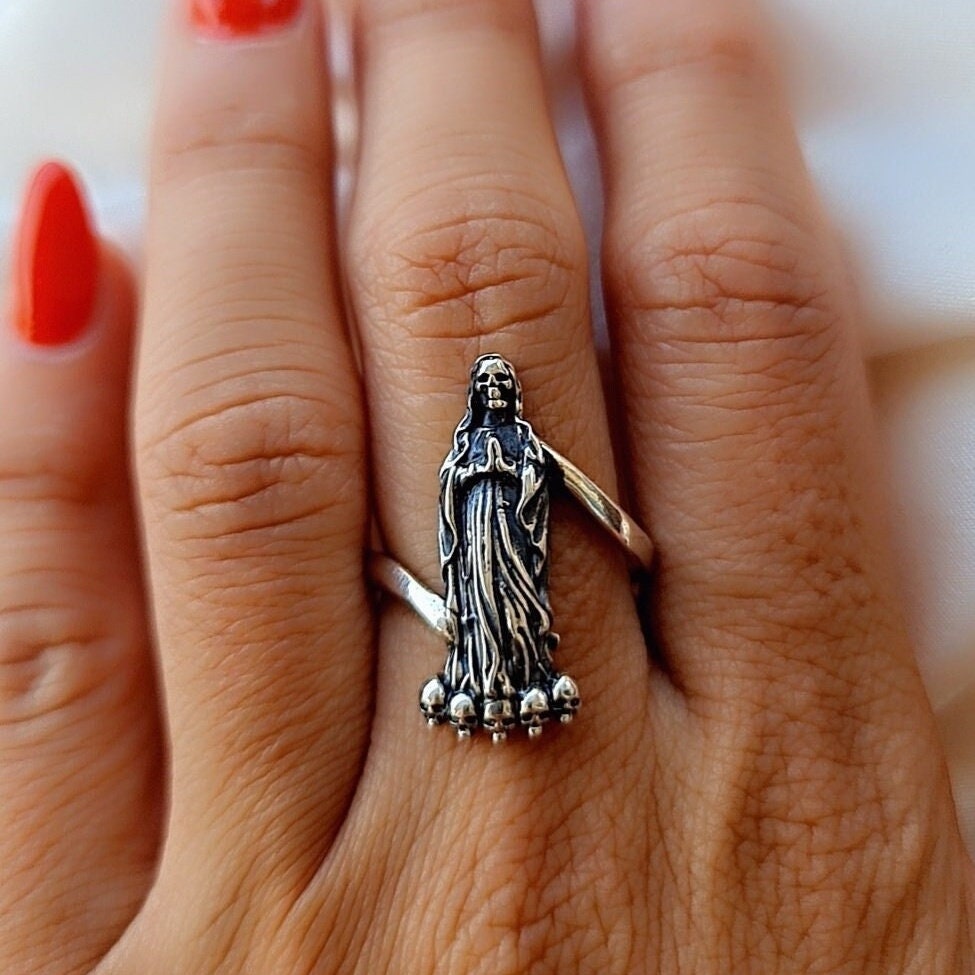 La Santa Muerte Ring 925 Silver - Beautifully Crafted Saint Death- Symbolizes a protector of the dead