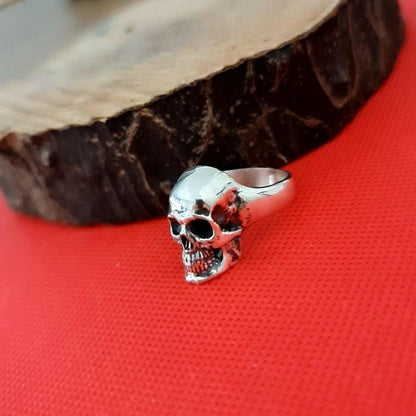 Biker classic skull Ring-Edgy design-925 silver-Perfect accessory for bikers. Solid & sturdy Rock n roll