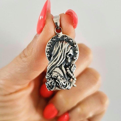 925 Silver Santa Muerte praying Pendant  with Roses & A cross Rosary - Holy Death