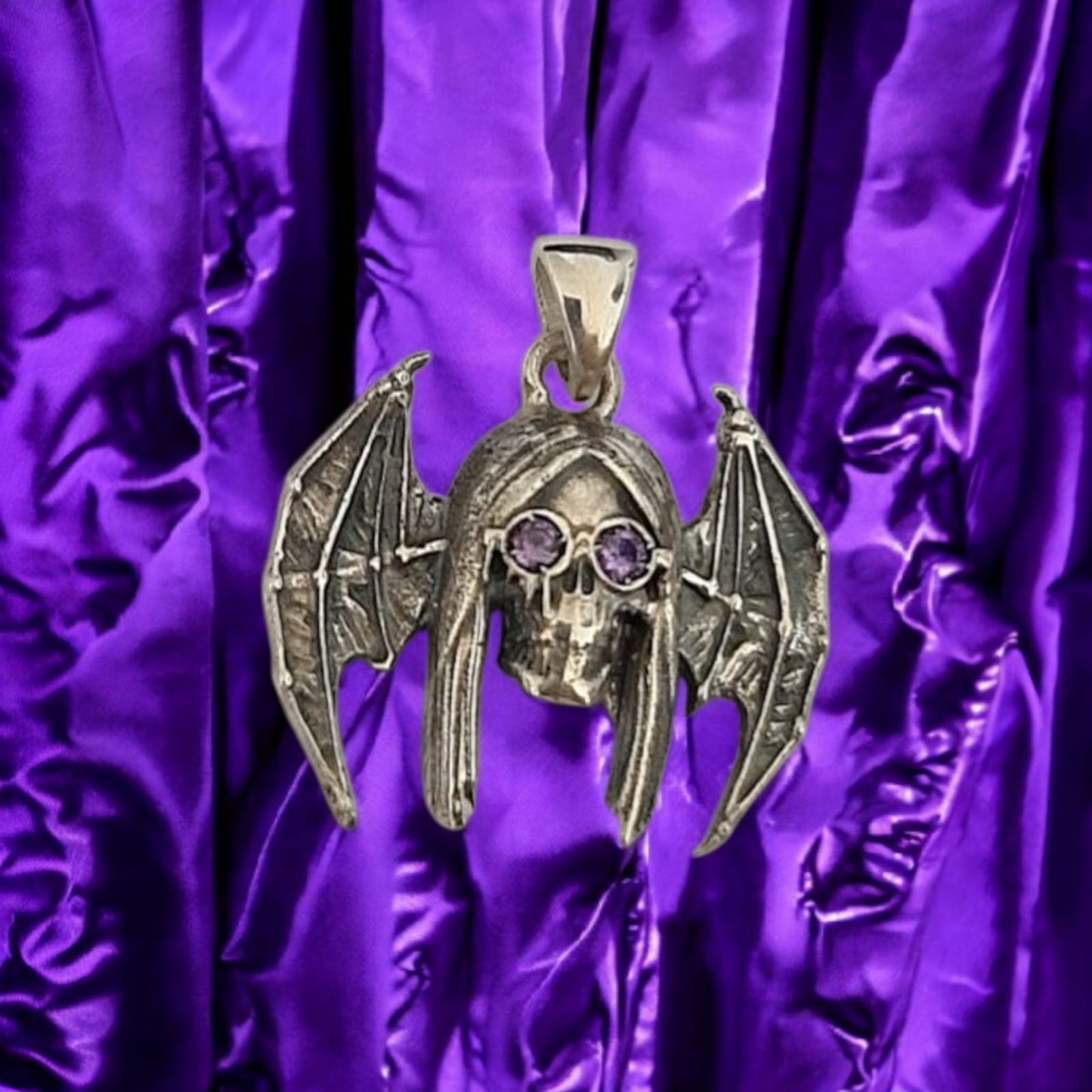 🦇 Ozzy Osbourne “Bat Skull” Tribute Pendant – Sterling Silver Gothic Necklace with Amethyst Sunglasses