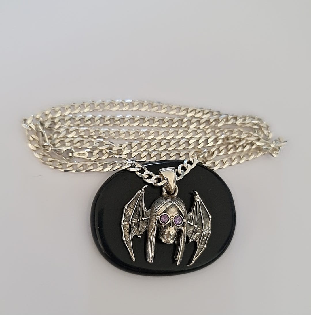 🦇 Ozzy Osbourne “Bat Skull” Tribute Pendant – Sterling Silver Gothic Necklace with Amethyst Sunglasses