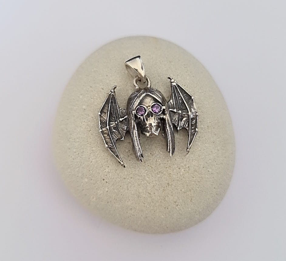 🦇 Ozzy Osbourne “Bat Skull” Tribute Pendant – Sterling Silver Gothic Necklace with Amethyst Sunglasses