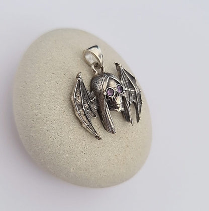🦇 Ozzy Osbourne “Bat Skull” Tribute Pendant – Sterling Silver Gothic Necklace with Amethyst Sunglasses