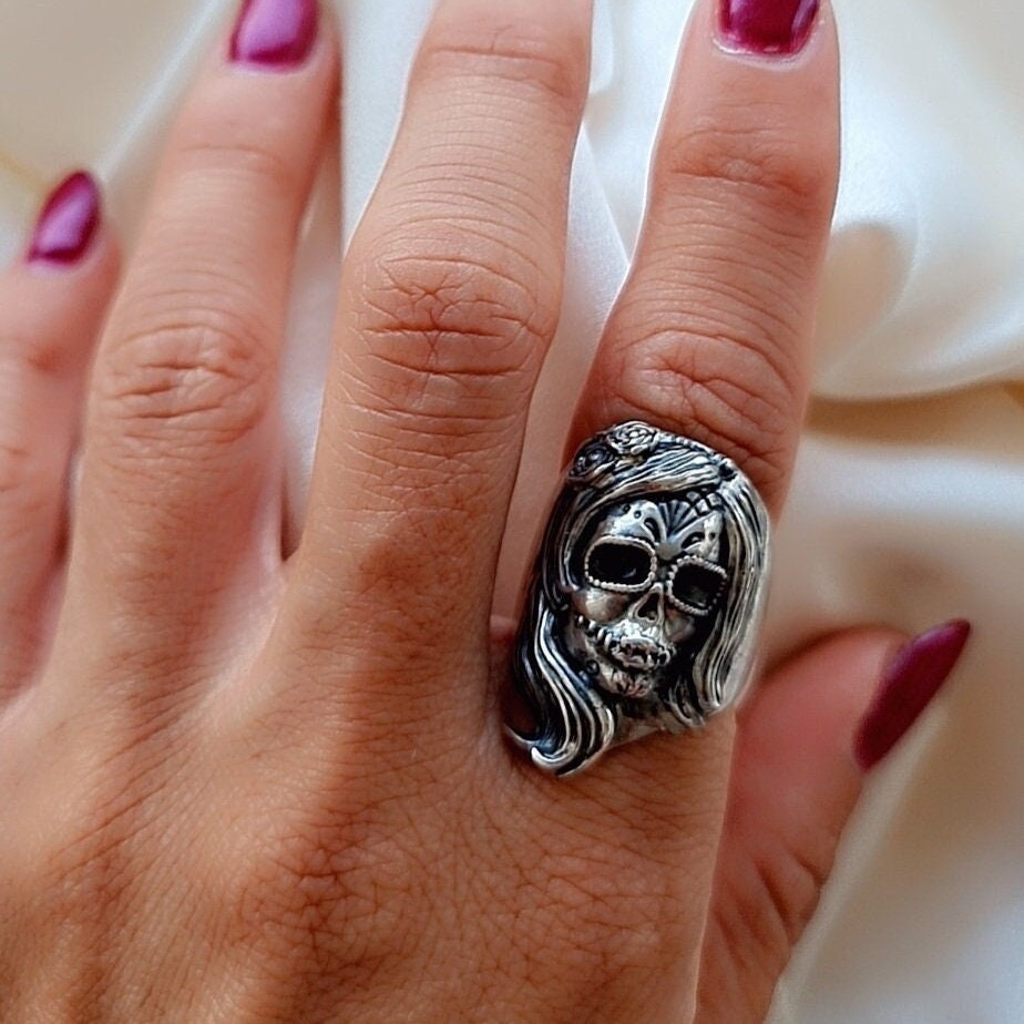 Day of the Dead Girl Skull Ring - Vintage  Sterling Silver - Celebrate Life & Death - Statement Ring    "amuleto de plata"