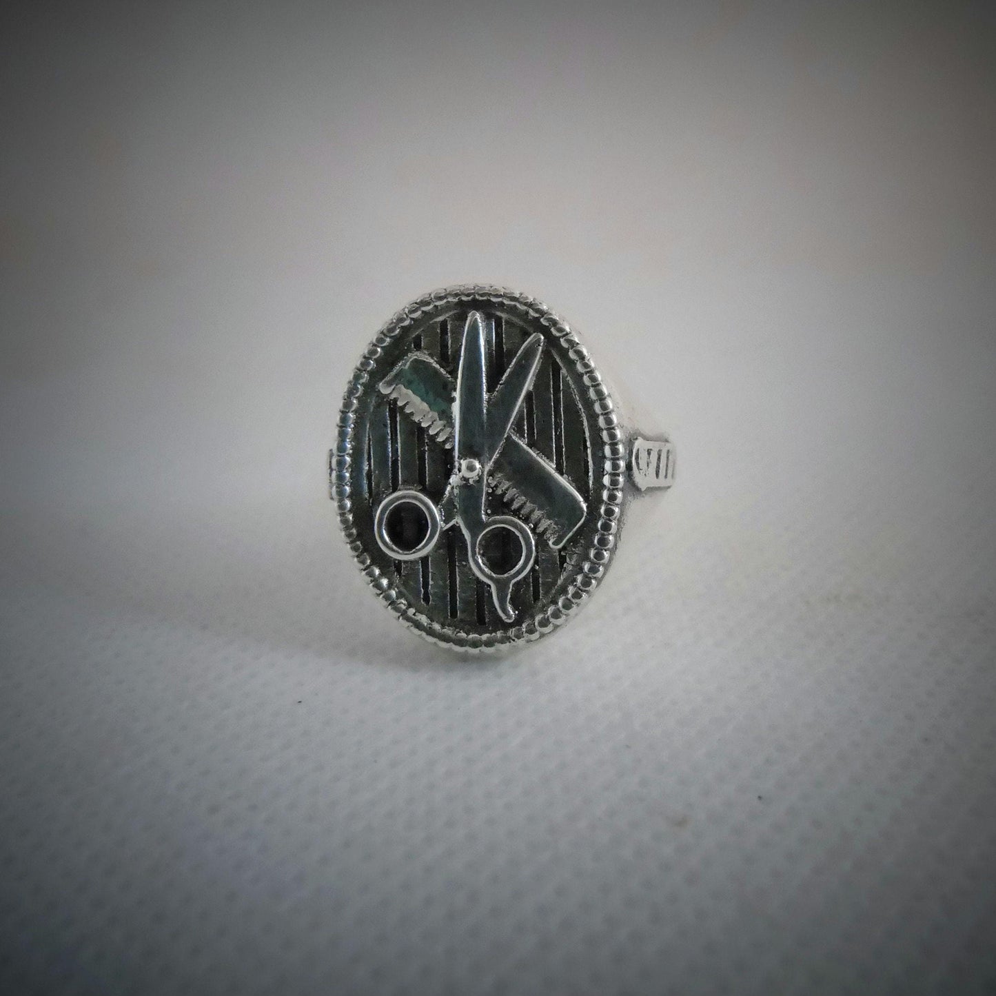 Scissors & Comb ring - Stylish Accessory - 925 Sterling Silver - solid and sturdy