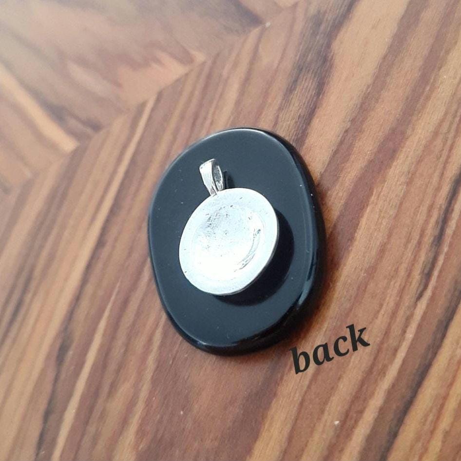 Lips Pendant –Handmade Kiss Necklace – Minimalist Lip Charm – Love Token – sleek & modern design