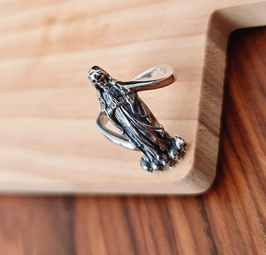 La Santa Muerte Ring 925 Silver - Beautifully Crafted Saint Death- Symbolizes a protector of the dead