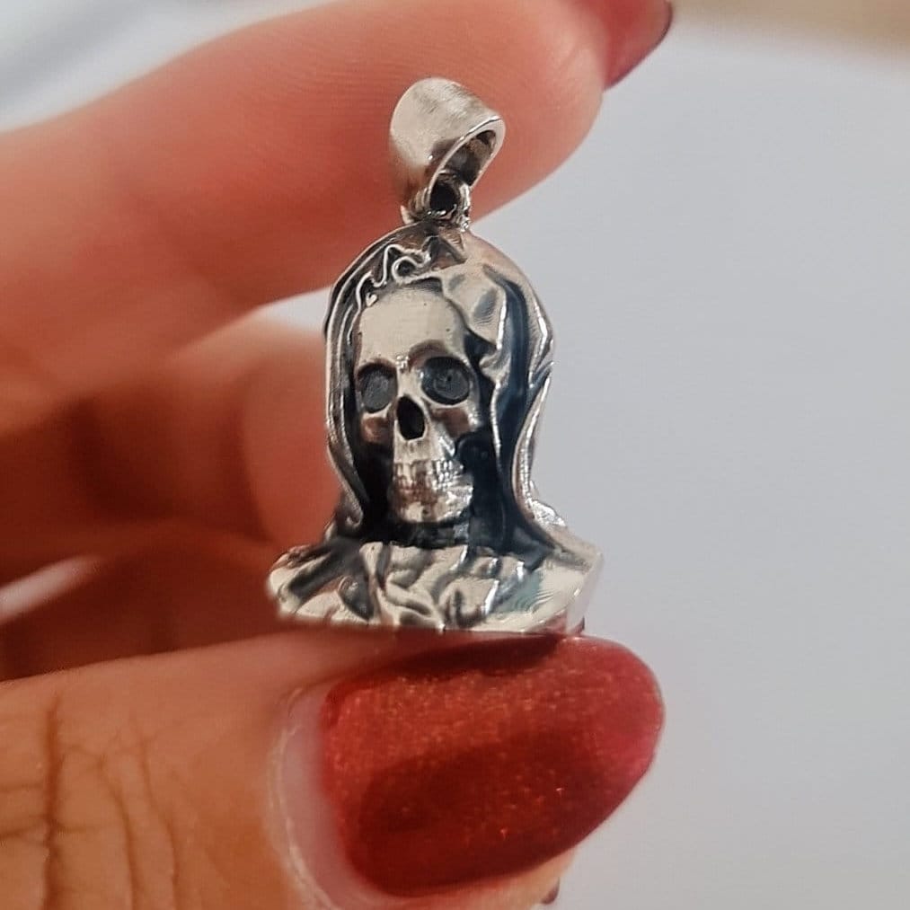 La Santa Muerte  Silver Skull Pendant - Warrior  Protector of Souls  joyería gótica