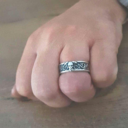 Skull and Engine with ornaments Ring-Edgy design-Handmade 925 silver-Perfect accessory for bikers.