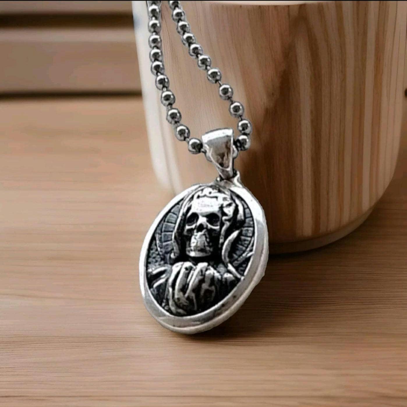 Handcrafted 925 Silver Santa Muerte Skull Pendant: Gothic Jewelry