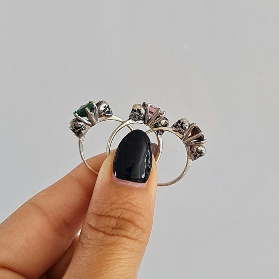 Sterling Silver Skull Solitaire Ring: Gothic promise  Zircon Stone