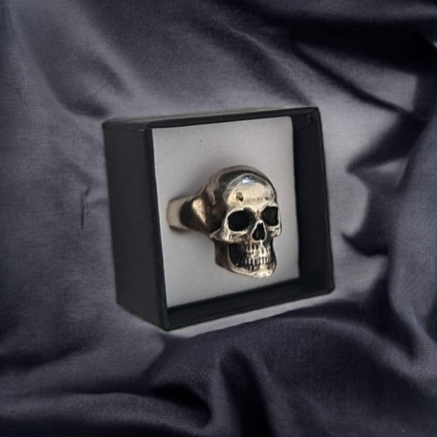 Classic skull Ring-Edgy design-925 silver-Perfect accessory for bikers. Solid & sturdy Rock n roll