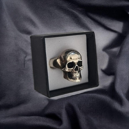 Classic skull Ring-Edgy design-925 silver-Perfect accessory for bikers. Solid & sturdy Rock n roll