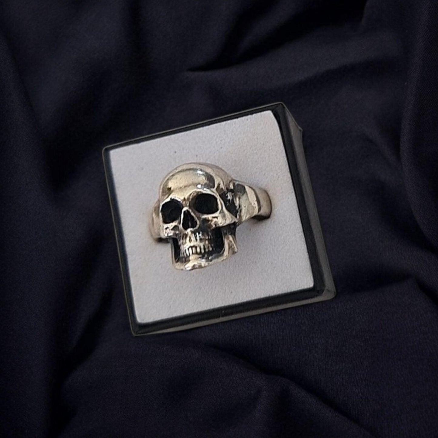 Classic skull Ring-Edgy design-925 silver-Perfect accessory for bikers. Solid & sturdy Rock n roll
