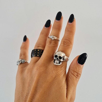 Classic skull Ring-Edgy design-925 silver-Perfect accessory for bikers. Solid & sturdy Rock n roll